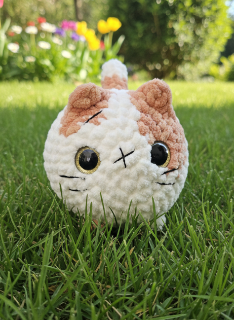 ​Gatito Calicó Amigurumi – Ternura Hecha a Mano